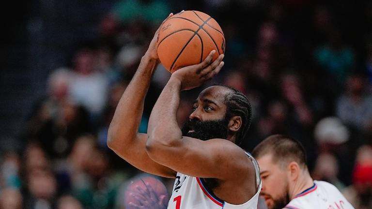 James Harden explota con 55 puntos y guía triunfo de Clippers sobre Hornets