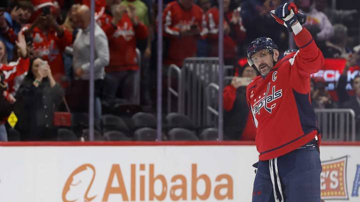 Capitals’ Alex Ovechkin gets perfect ‘900’ message from Tony Hawk