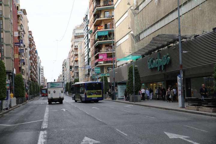 Alicante sigue creciendo, pero la mejoría no llega a las familias ni a las pymes