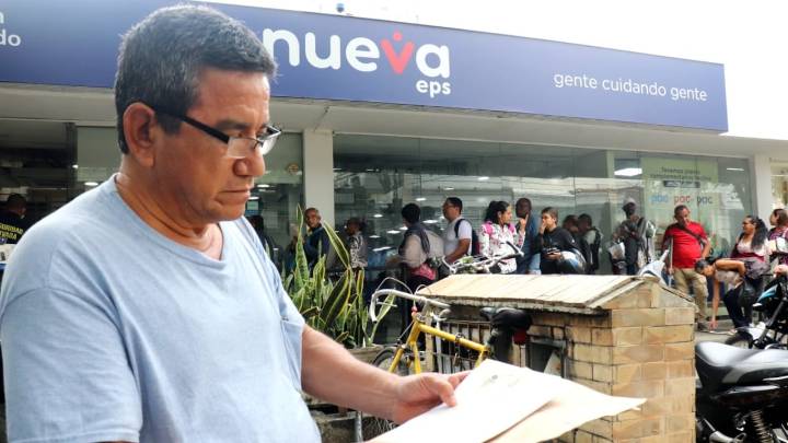 “Me mandaron un aviso a mi celular de que ya no me atendían”: el drama de los pacientes que denuncian caos en la atención de Nueva EPS en Cali