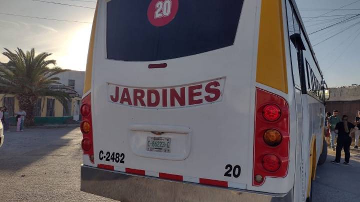 Motociclista termina hospitalizado tras chocar contra camión de ruta en Torreón