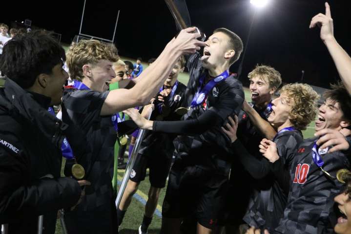 Levi Hoover, Warwick boys soccer best Chambersburg for 1st District 3 title in 20 years