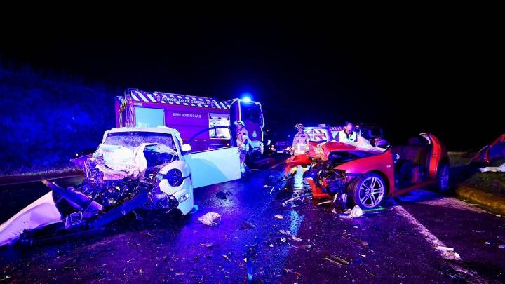 Grandes retenciones en la AC-418, a la altura de Xoane, debido a un grave accidente