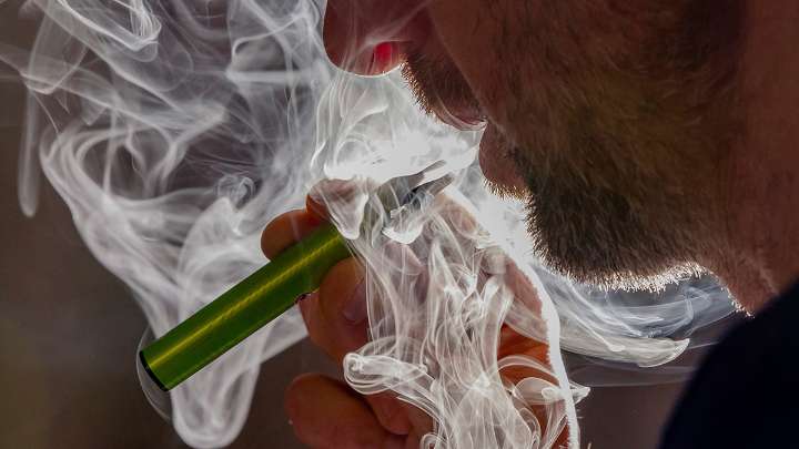 Vapeadores y tabaco ilegal: El nuevo negocio de los cárteles mexicanos