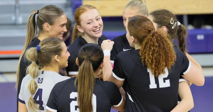 Volleyball clinches share of MW regular season title with sweep over Wyoming