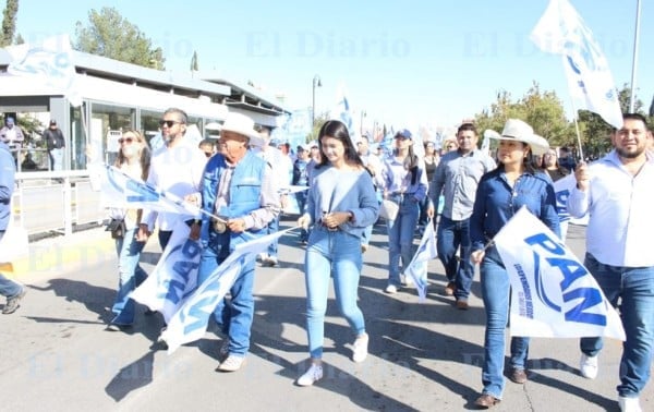 Galería.- Marchan panistas en relanzamiento de su partido