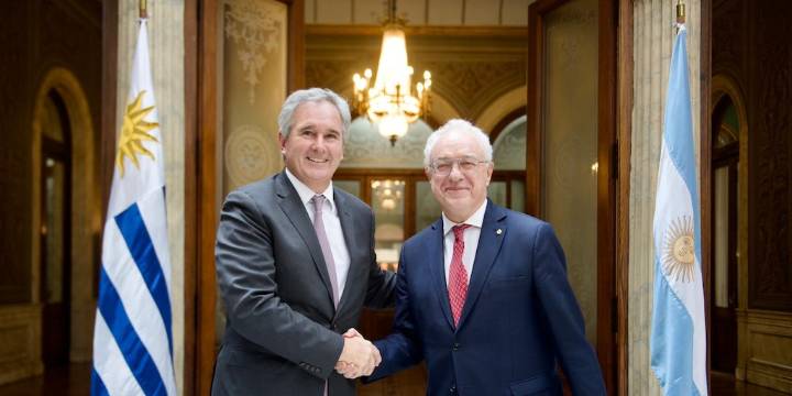 Buenas expectativas pero pocos avances en el planteo argentino para relocalizar la planta de hidrógeno verde en Uruguay