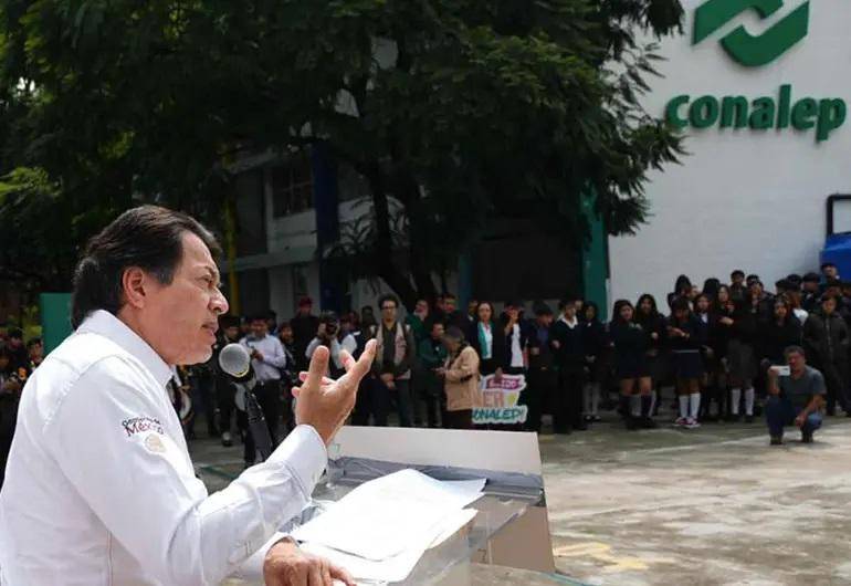 Convenio SEP-Pemex impulsará formación técnica de 250 mil alumnos del Conalep