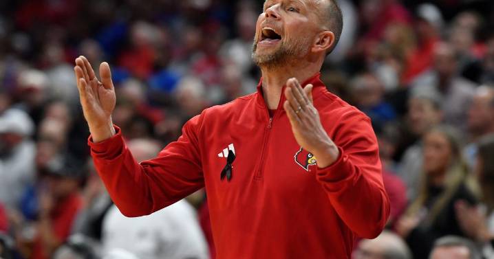 Ouch! Louisville coach Kelsey injures finger trying to avoid postgame celebration