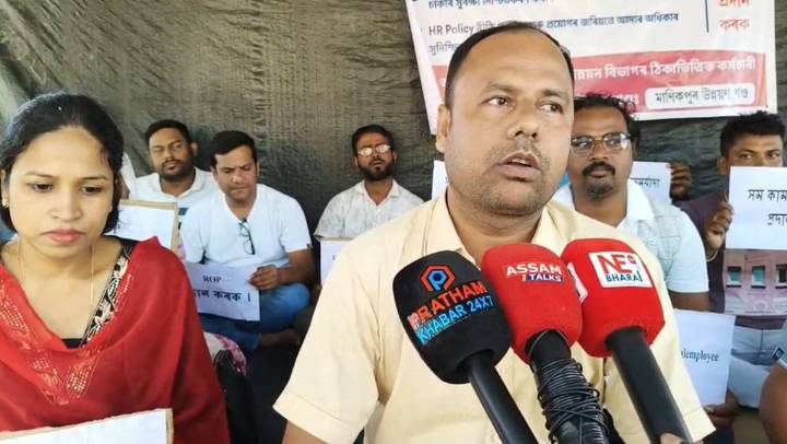 Contractual P&RD Workers Hold Sit-in Protest at Manikpur Development Block Office
