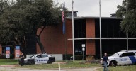 Acusan de terrorismo a 6 personas por tiroteo ocurrido en julio en centro de detención de Texas
