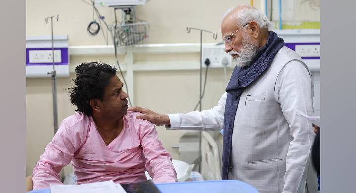 PM Modi visits Red Fort blast survivors at LNJP hospital, says those 'behind conspiracy will be brought to justice'