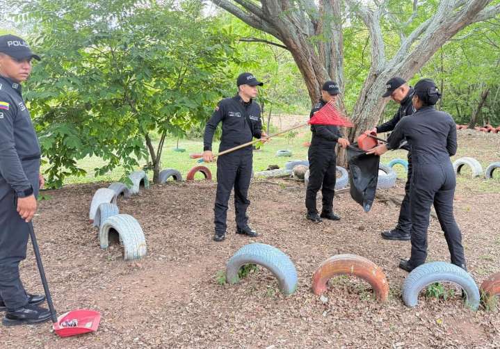 Policía de Neiva realizó jornada ambiental en la laguna El Curíbano