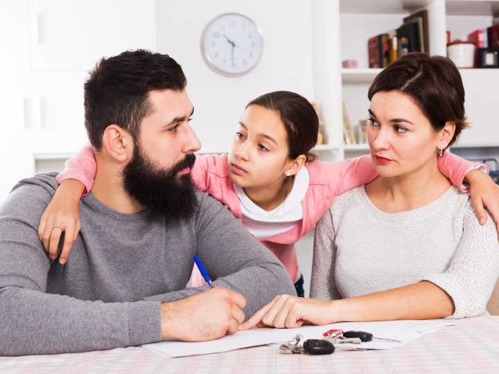 Impuestos del IRS y manutención infantil: ¿quién puede reclamar al hijo como dependiente de “Child Support” después del divorcio?