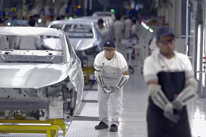 Las automotrices registraron caídas interanuales del 9,9% en la producción y el 17,6% en la exportación