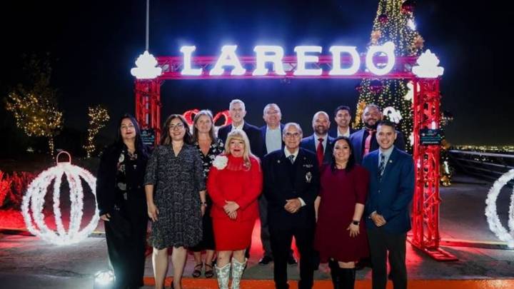 Laredo refuerza su vínculo con Monterrey; presentan temporada de compras navideñas en Texas