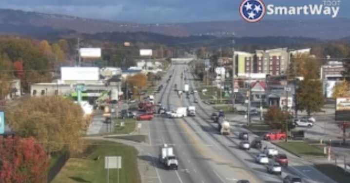 Multi-vehicle crash closes Highway 153 southbound in Hixson