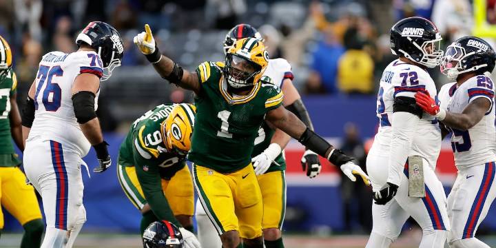 Jordan Love throws 2 TD passes, defense comes in clutch as Packers beat Giants 27