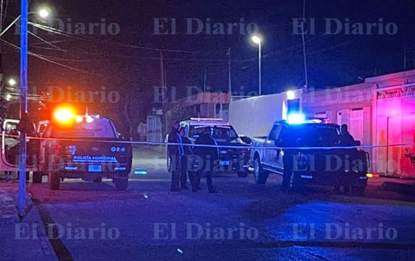 Atacan a conductor tras persecución; escapa del lugar