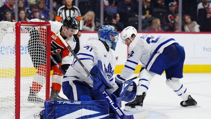Matthews, Tavares lead Maple Leafs past Flyers 5-2; Tanev stretchered off after collision
