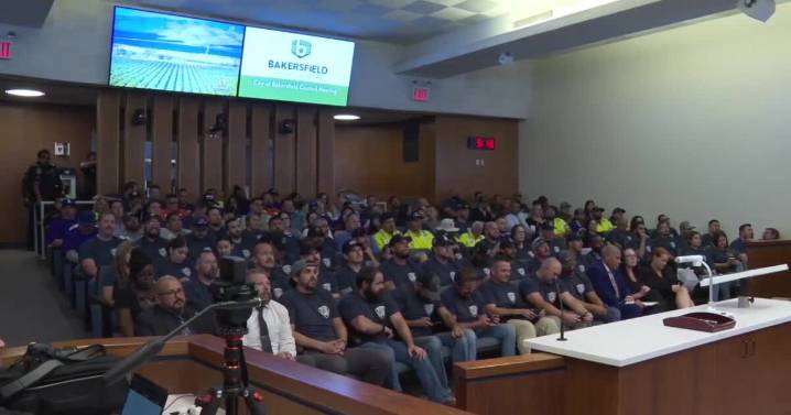 Bakersfield police union demands fair pay during city council public comment