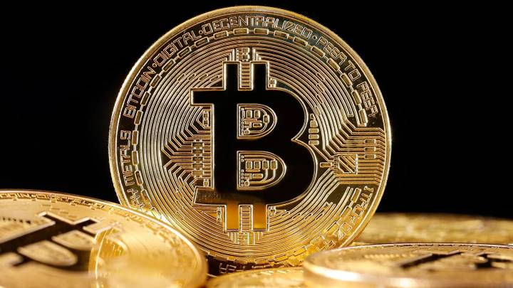 Bitcoin cae por debajo de los 104,000 dólares; aquí el por qué los precios de las criptomonedas pueden estar cayendo