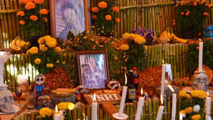 ¿Cuándo Quitar la Ofrenda y Qué Hacer con la Comida? A esta Hora se Recoge el Altar de Muertos