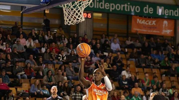 Las pívots ‘taronja’ reinan en Vitoria (56