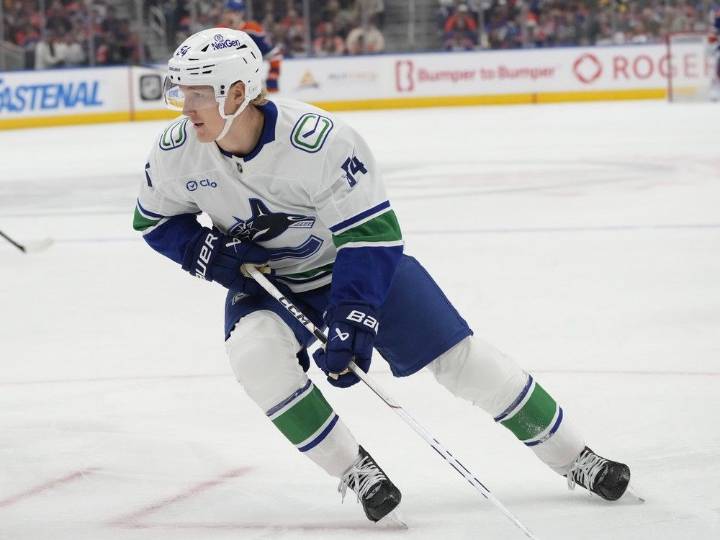 Canucks' centre conundrum remains as Raty goes for a reset
