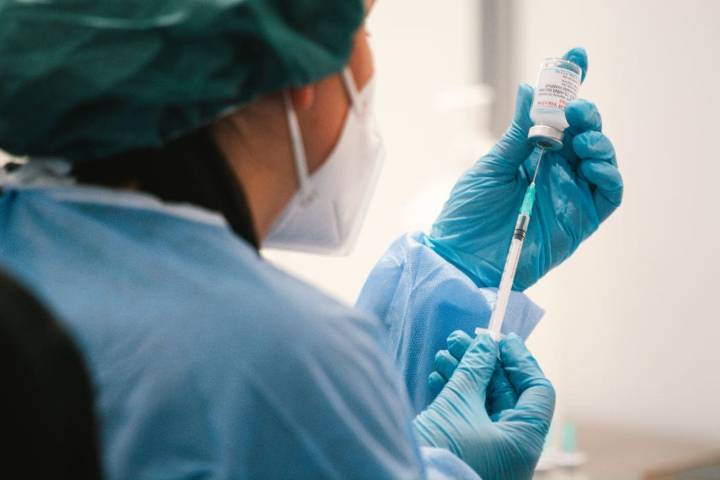 “Su actuar resulta ilegal”: Corte ordena a madre a vacunar a su hijo tras negarse a inocularlo