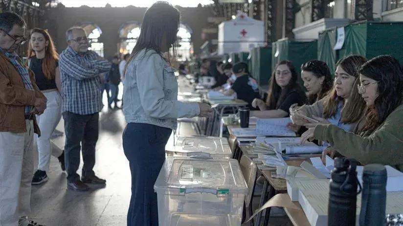 Chile: Abren los centros de votación para los comicios presidenciales y parlamentarios [FOTOS]