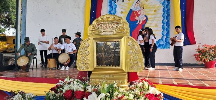 Zulia| La Chinita llegó a Valmore Rodríguez para bendecir a sus devotos en su visita número 20