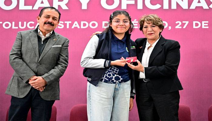 Delfina Gómez entrega becas, mobiliario e infraestructura escolar