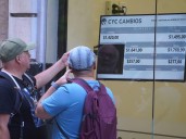 El dólar bajó en el arranque de semana a $ 1.415, su menor valor desde principios de octubre