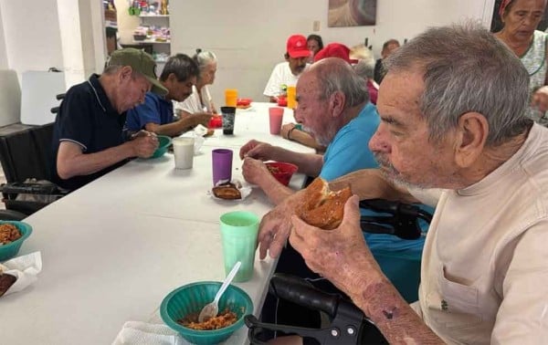 Invitan a ‘apapachar’ a adultos mayores en asilo