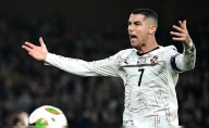 Cristiano Ronaldo fue expulsado por meter un codazo y Portugal cayó 2-0 ante Irlanda por lo que aún no asegura su pase al Mundial.