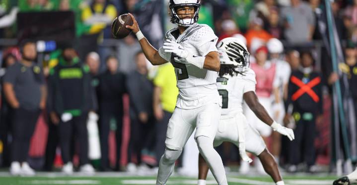 How to watch Oregon vs Iowa, other top Week 11 college football games