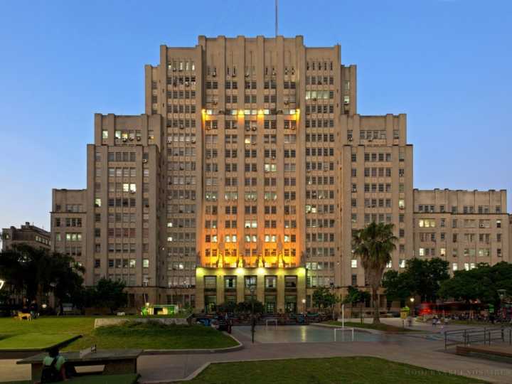 Murió un estudiante de la UBA al caer al vacío en la Facultad de Medicina: investigan cómo ocurrió