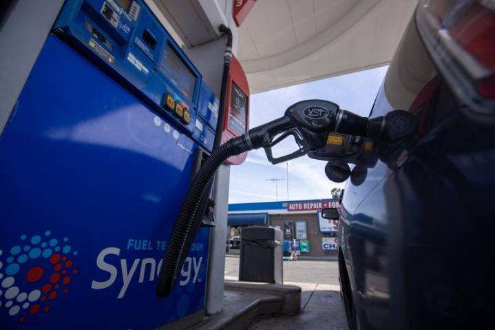 Virginia gas prices dip slightly before Thanksgiving