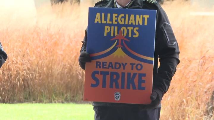 Allegiant Air Pilots protest in Indy, demanding fair contract