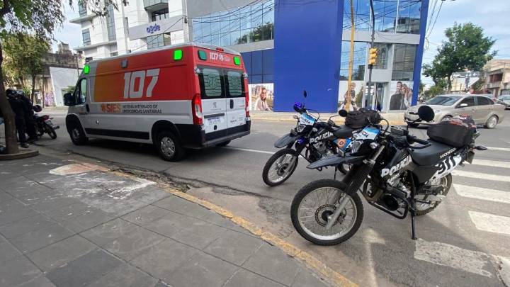 Un motociclista fue trasladado por el 107 tras un choque en Rivadavia y Junín
