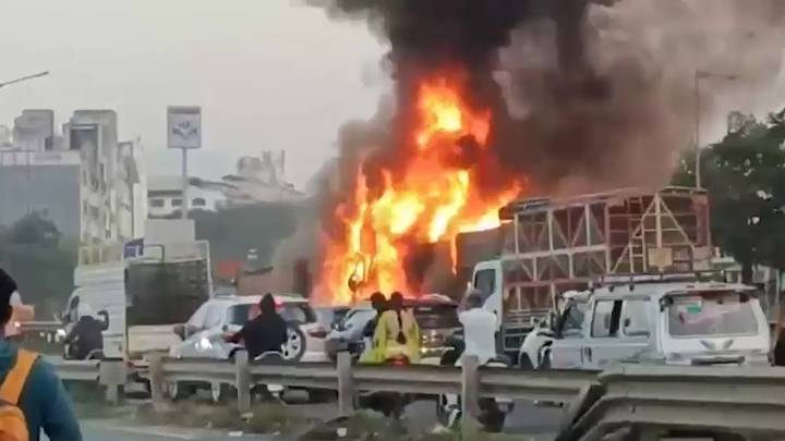 8 charred to death in Pune after goods truck collides with six vehicles on bridge