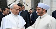 Pope Leo surprises Vatican officials during historic visit to Istanbul's Muslim Blue Mosque