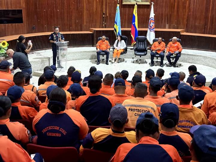 Gobierno de Monagas honra a más de 160 funcionarios de Protección Civil