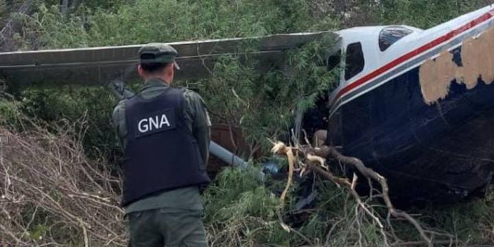Detuvieron en una terminal de micros a los pilotos de la avioneta narco que se estrelló en Salta