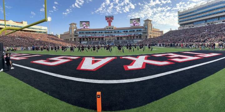 LIVE: No. 6 Texas Tech hosts UCF
