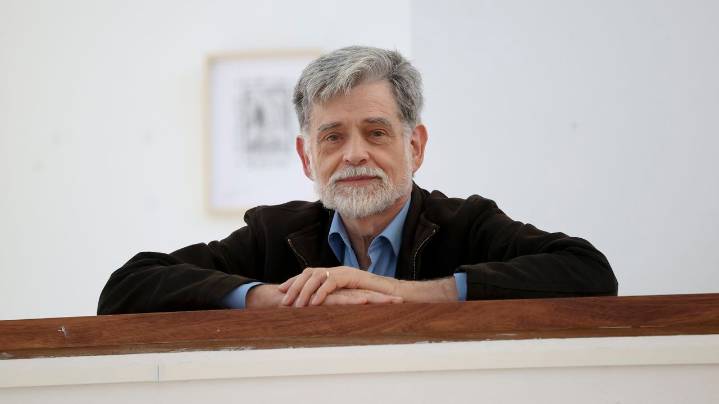 Carlos González, pediatra: «Es curioso que un adulto hecho y derecho vea amenazada su autoridad por la queja de un niño de tres años»