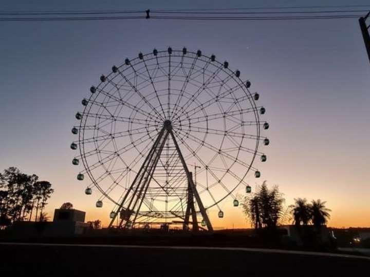 Pánico en Luisiana: dos niñas cayeron de una rueda de la fortuna en movimiento durante un festival