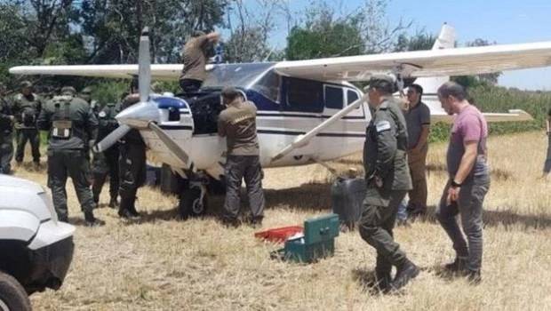 Encuentran otra avioneta narco abandonada en Santa Fe: perros detectaron rastros de cocaína