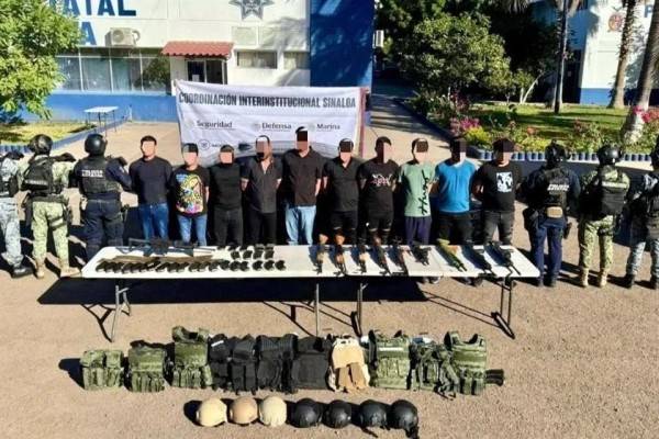 Detienen a 10 en Culiacán con armas y equipo táctico